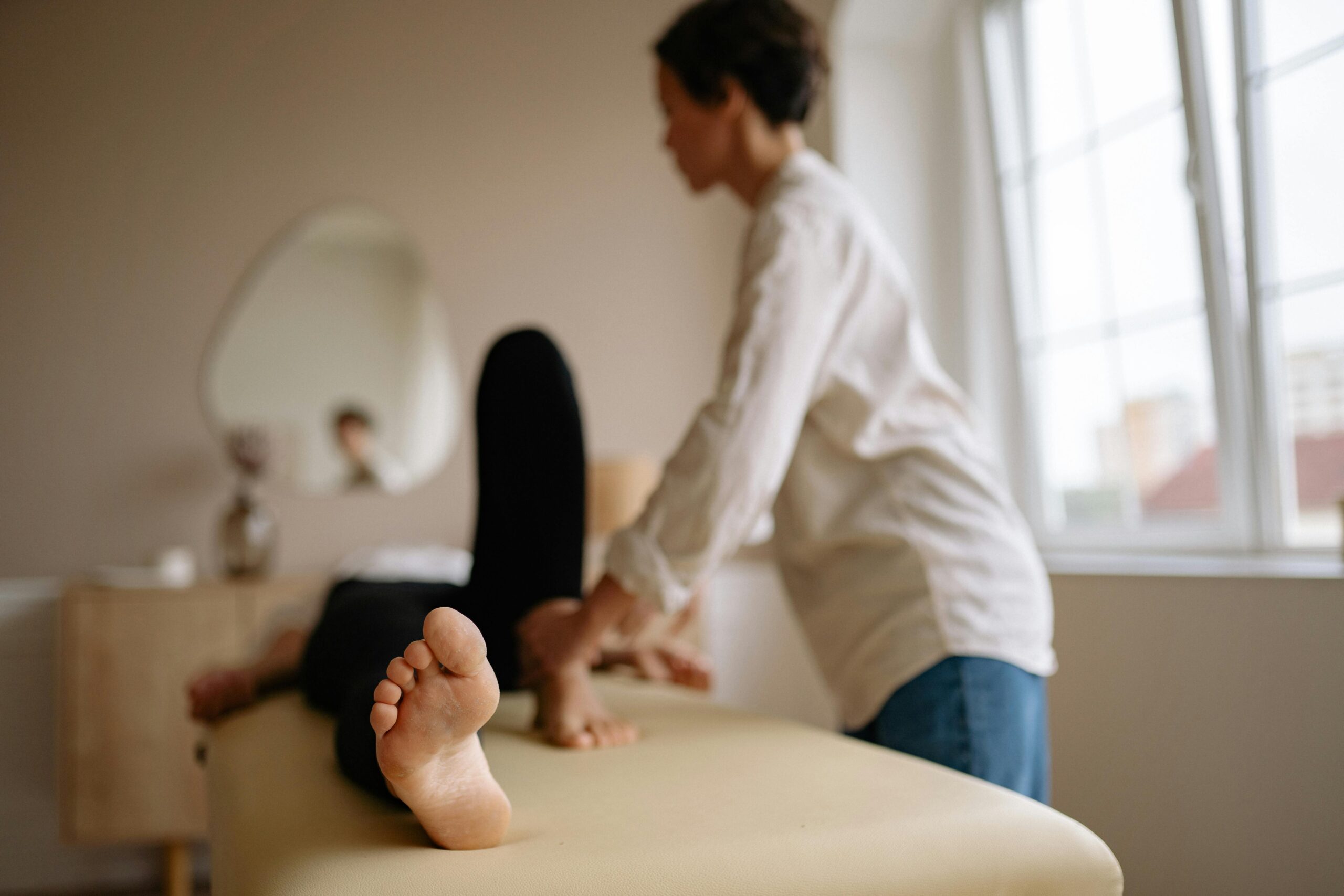 Chiropractor for Knee Pain: How Chiropractic Care Can Help You